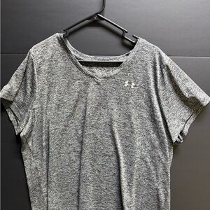 Under Armour Men’s Gray Crew Neck Top